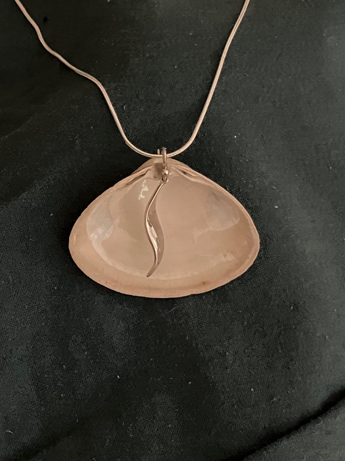 Necklace- clam shell w/wave by Tonya Arnold