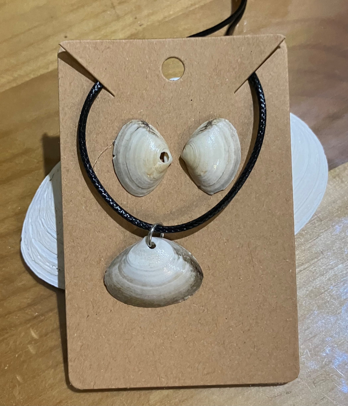 Set earring/necklace clamshell by Tonya Arnold